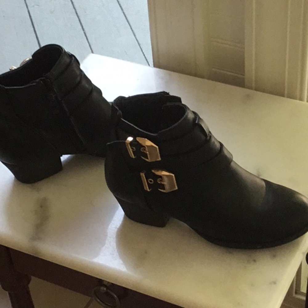 Women’s size 5 Top Moda black booties